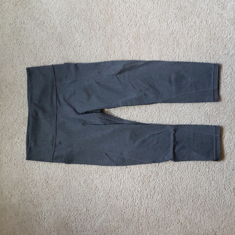 Athleta Grey Cropped Yoga Pants with Pockets size Medium